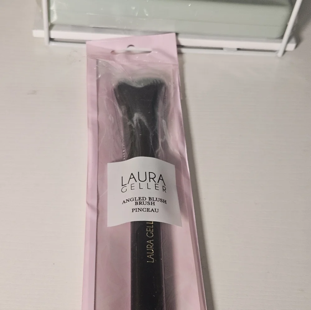 Laura Geller Angled Blush Brush - Black - Picture 2 of 10
